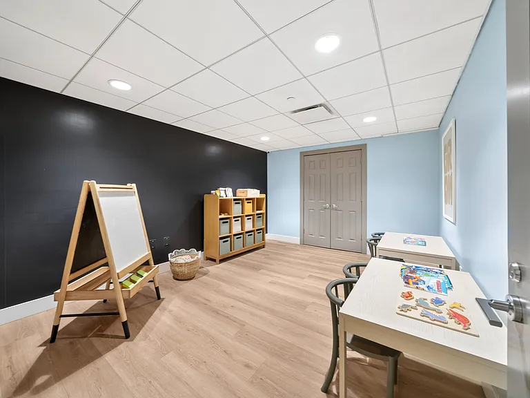 65 Bay Street Apartments — Photo 17