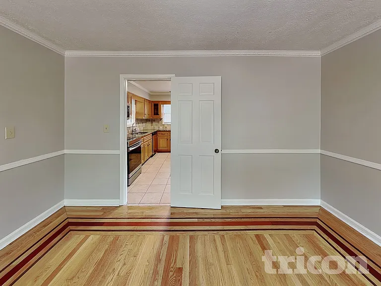 100 Creekwood Ct — Photo 3