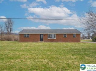 10108 Dietrich Rd, Breinigsville, PA 18031