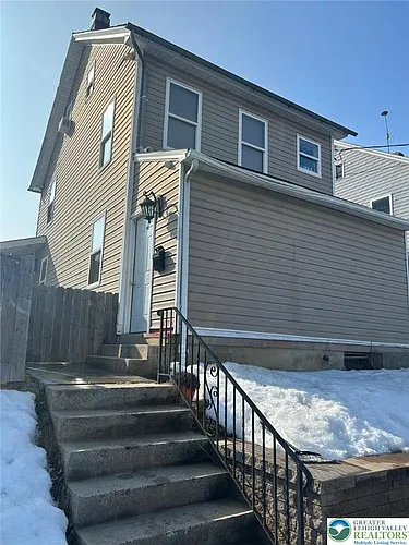 134 S 3rd St #B Photo 1