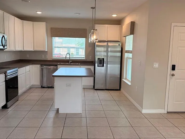 4700 Coral Castle Dr — Photo 4