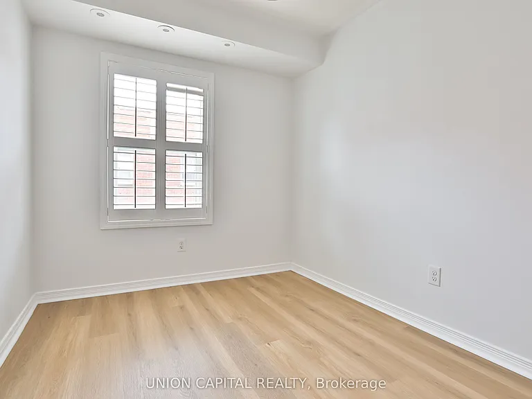 24 Florence Wyle Ln #6 — Photo 9