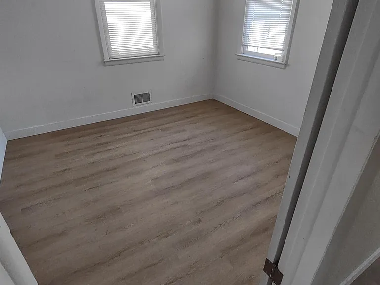 1226 N Perry St — Photo 5