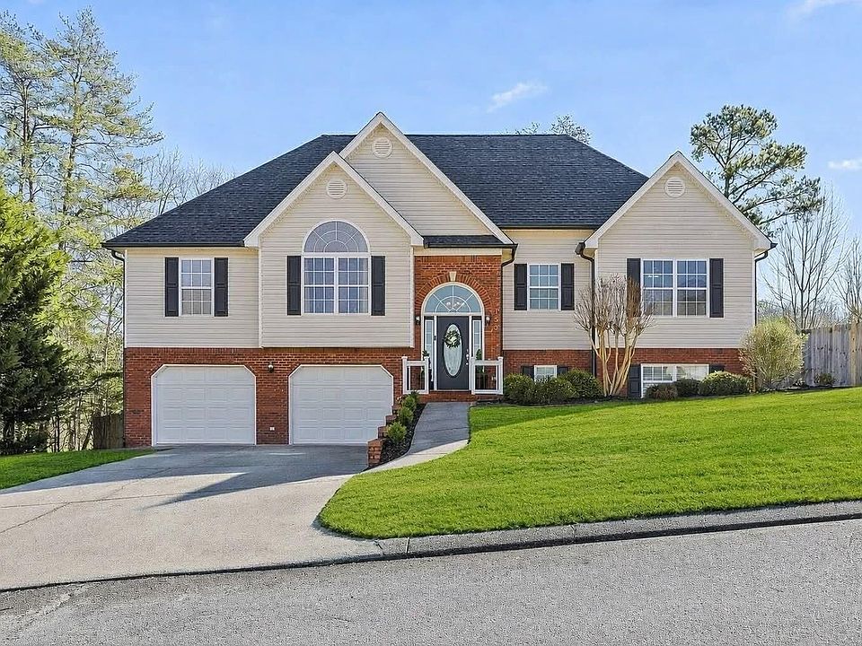 1st image of 153 Hidden Oaks Dr