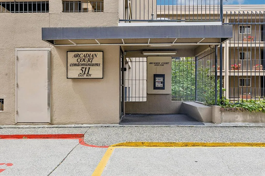 Arcadian Court Condos - 1 bedroom — Photo 1