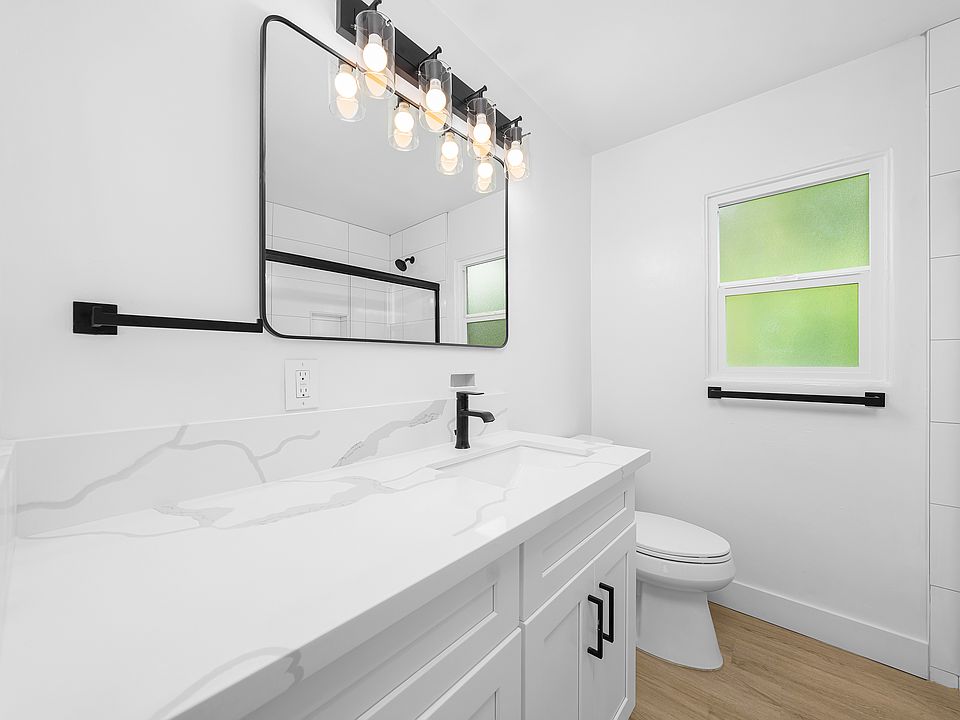 Bathroom Counter and Vanity