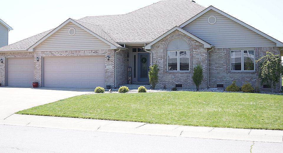 1st image of 3041 Hawthorn Dr