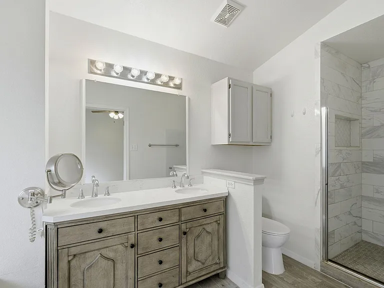 1005 Rolling Ridge Dr — Photo 7