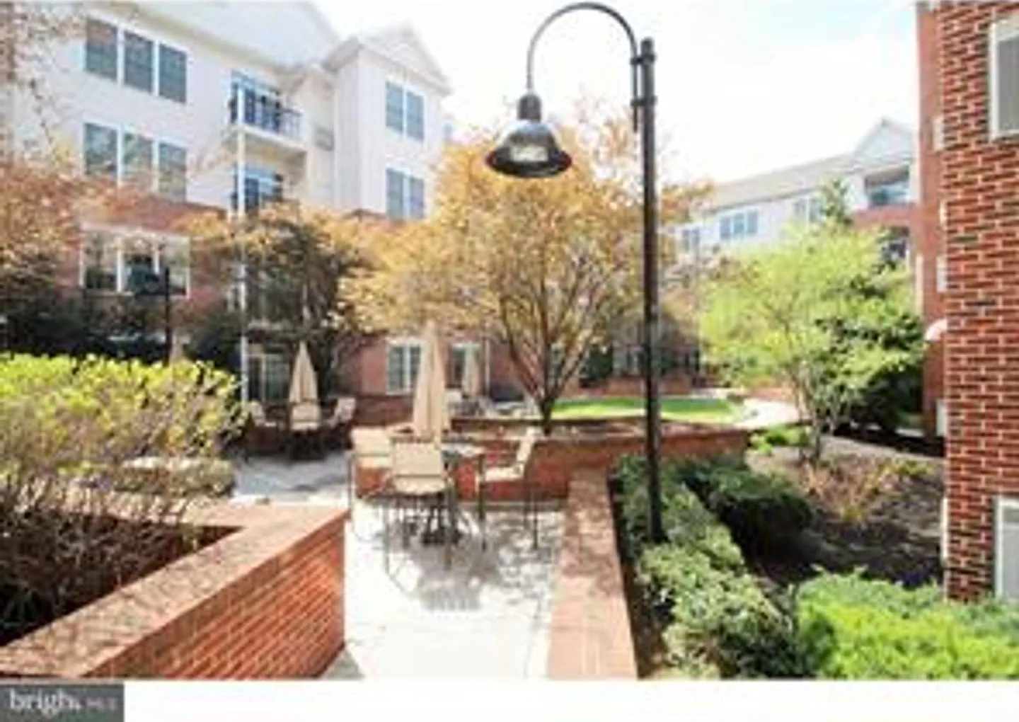 200 W Elm St — Photo 1