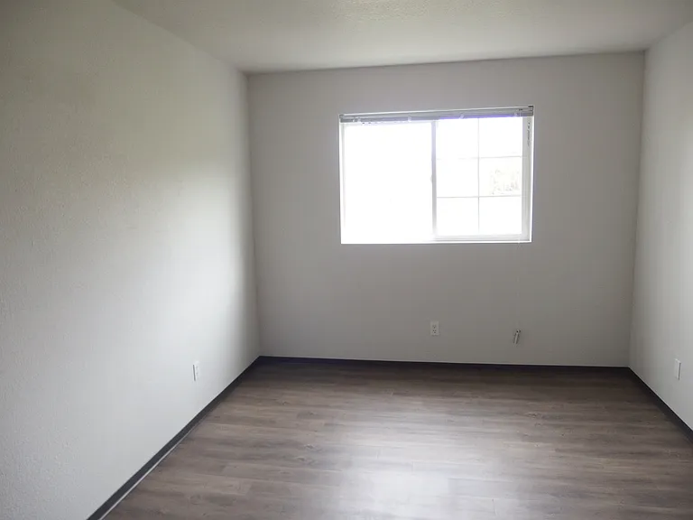 1536 Northwood Dr — Photo 4