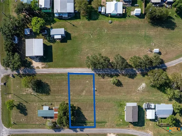 2 Saint Grant St, Pt Lavaca, TX 77979