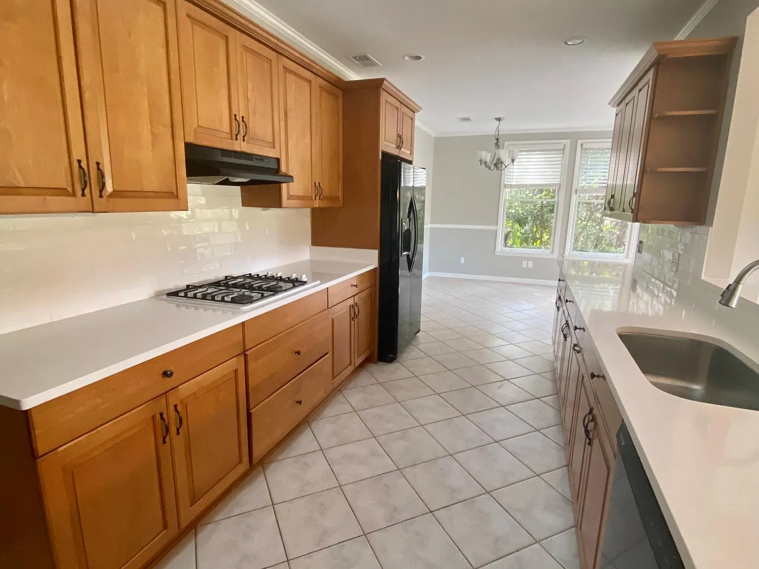 3 bed, 2736 sqft, $3,900 — Photo 4