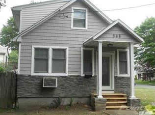 568 N Wellwood Ave, Lindenhurst, NY 11757