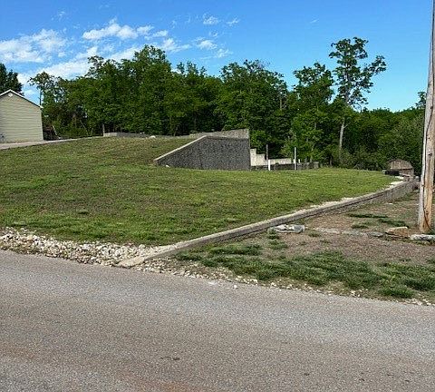 2nd image of 180 Oak Hill Forrest Dr