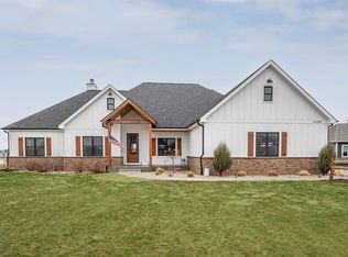 W277N8967 Monarch Dr, Hartland, WI 53029