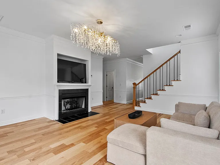 6337 Bryant Cir — Photo 29