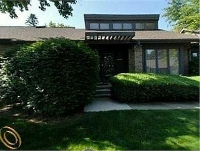 1st image of 5945 Pinetree Dr #1