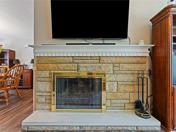 5th image of 395 Overbrook Dr