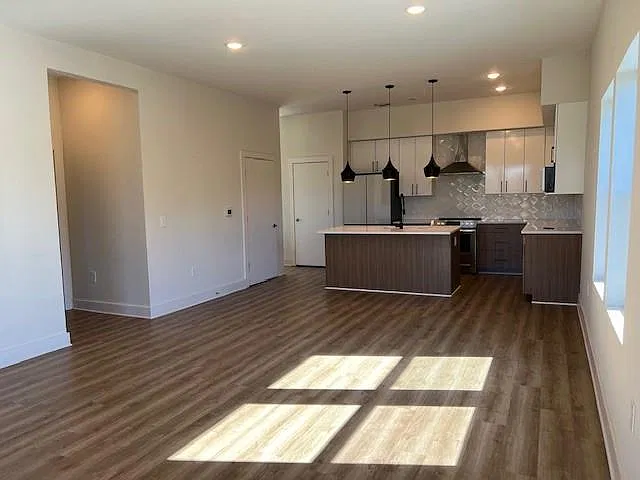 1 bed, 1.0 bath, 980 sqft, $2,200 — Photo 3