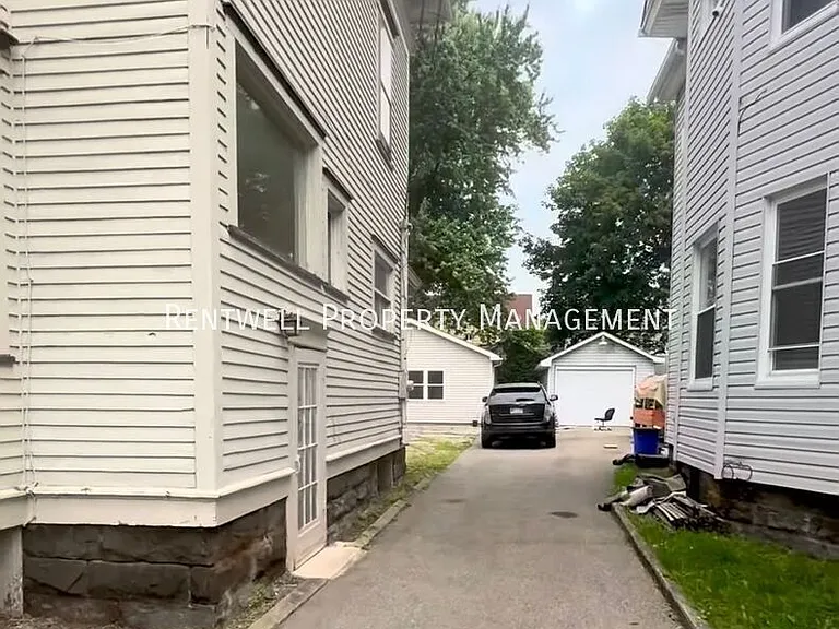 323 Boyles Ave — Photo 3