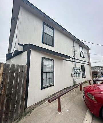 2nd image of 837 Medina St #1