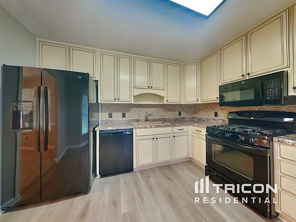 5th image of 345 Woods Ln