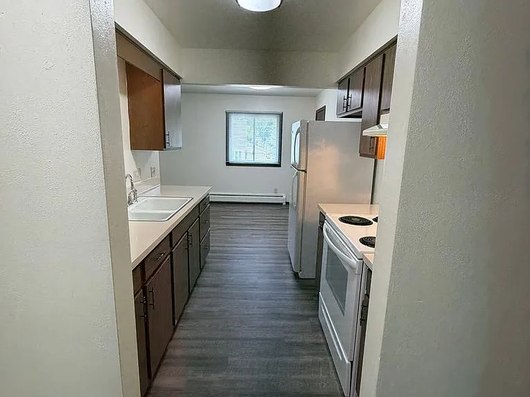 102 E Wisconsin St — Photo 2