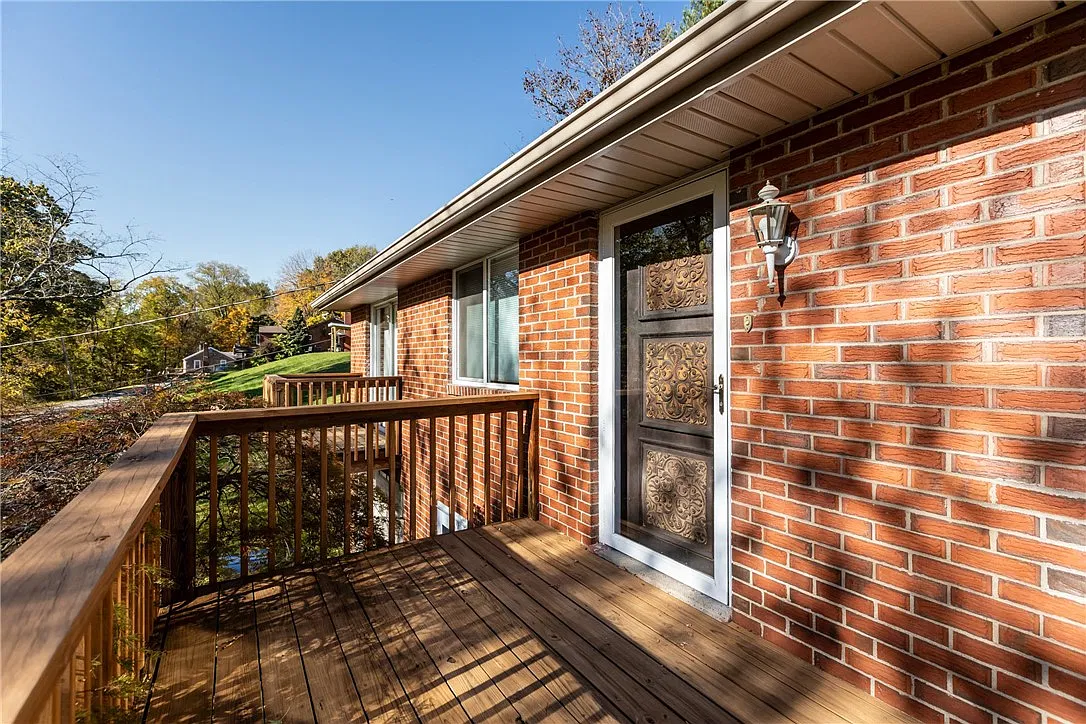 3 bed, $2,150 — Photo 2