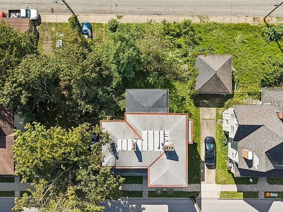 3rd image of 1324 3rd Ave