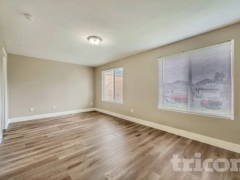 8617 NE 25th Cir — Photo 4
