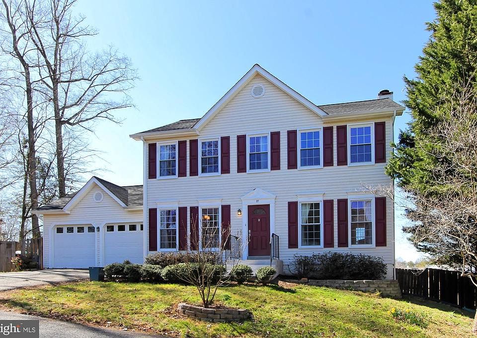 1st image of 27 Thornberry Ln