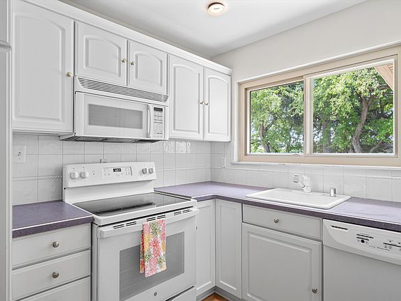2nd image of 30906 Roycroft St