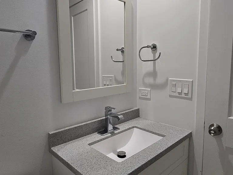 2451 N Ridgeway Ave #G — Photo 11