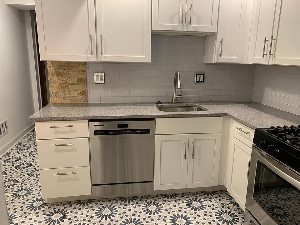 2nd image of 1648 N Claremont Ave Unit B