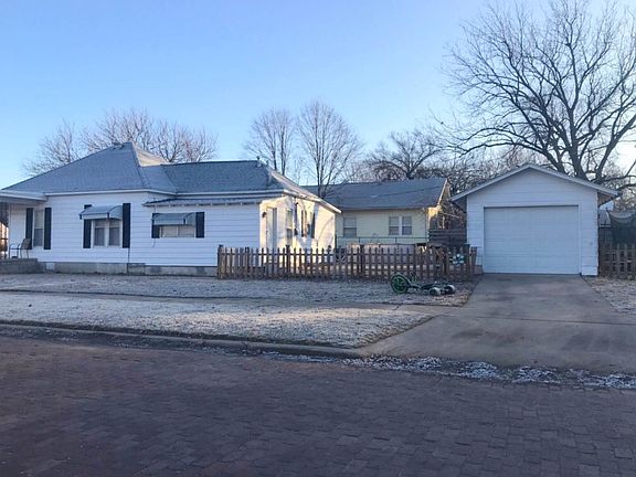2nd image of 701 E Grand Ave