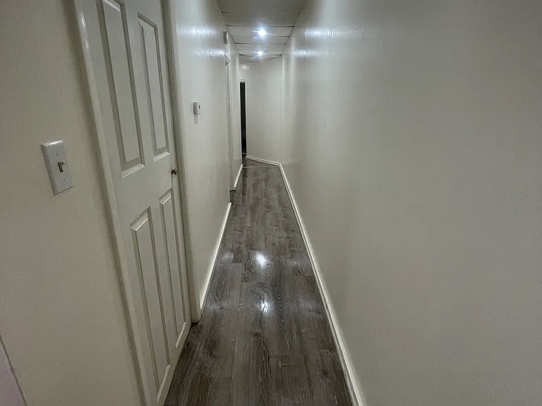 100-106 E Bennett St #6 — Photo 6