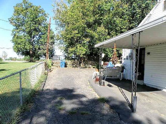 4th image of 10 Hardesty Ln