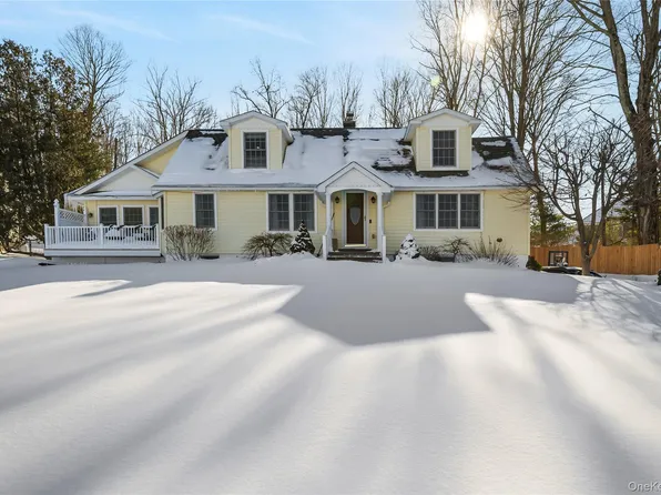 12 Leeside Road, Carmel, NY 10512