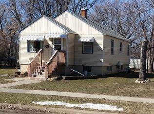 1014 E 2nd St, Redfield, SD 57469