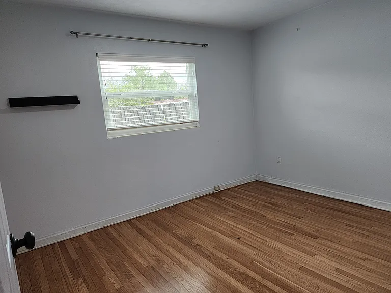 8 Poinsettia Dr — Photo 3
