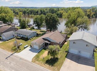 1212 Jack Oak Rd, Cassville, WI 53806