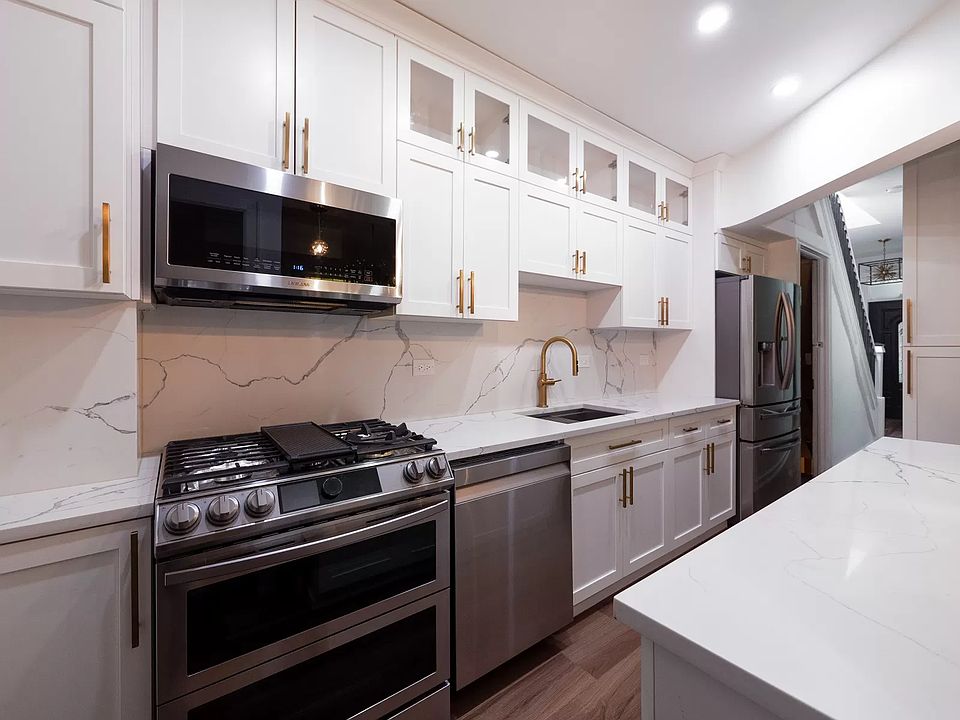 1st image of 921 E 35th St #1