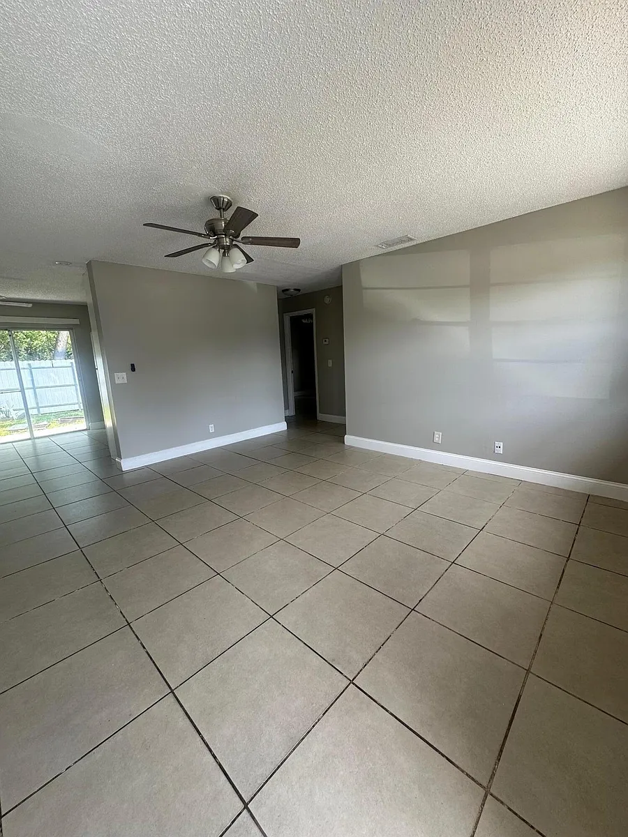 Building Photo - 4562 Gulfstream Rd #4560