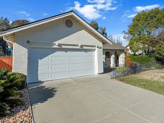 3rd image of 118 White Sands Drive