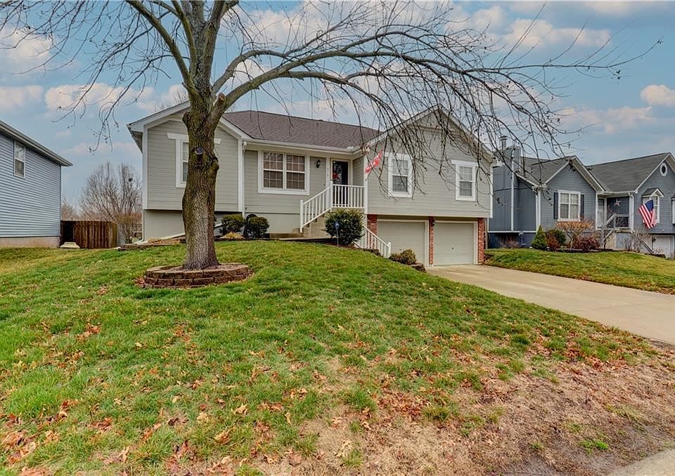 1st image of 519 NE Fox Trail Dr