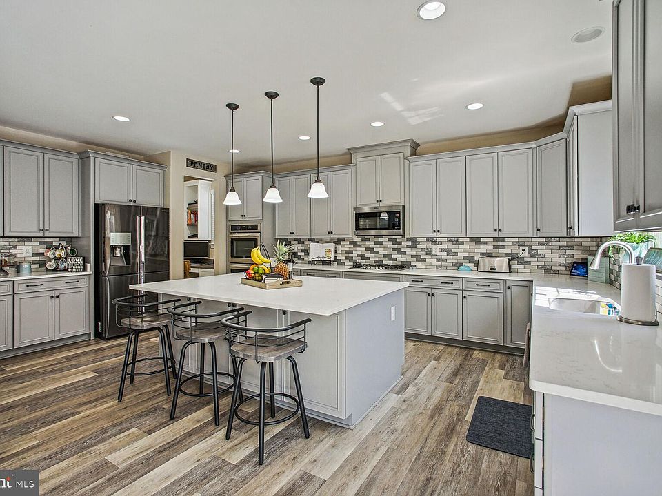 1st image of 548 Gladiola Way