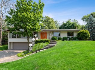 6539 Shabbona Rd, Indian Head Park, IL 60525