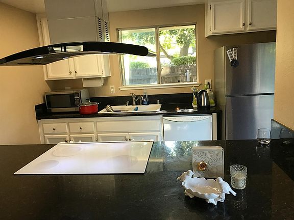 4th image of 2324 Bridlewood Dr