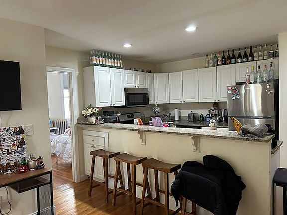 2nd image of 63 Egmont St APT 4