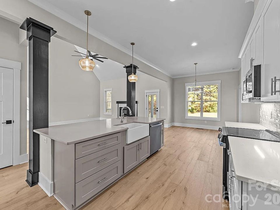 2nd image of 2568 Lassiter Rd